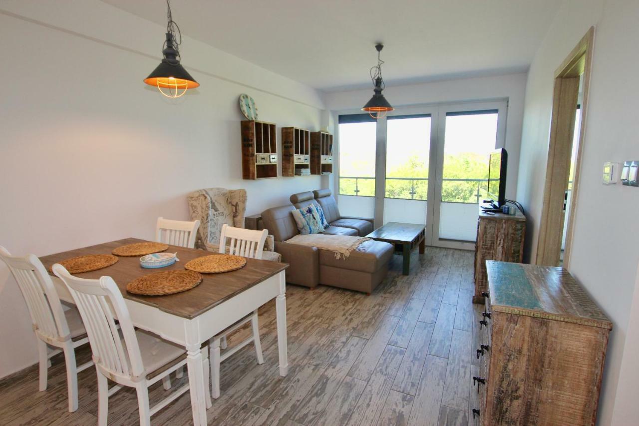 Apartamenty Amon Z Widokiem Na Morze Darlowko Exterior photo